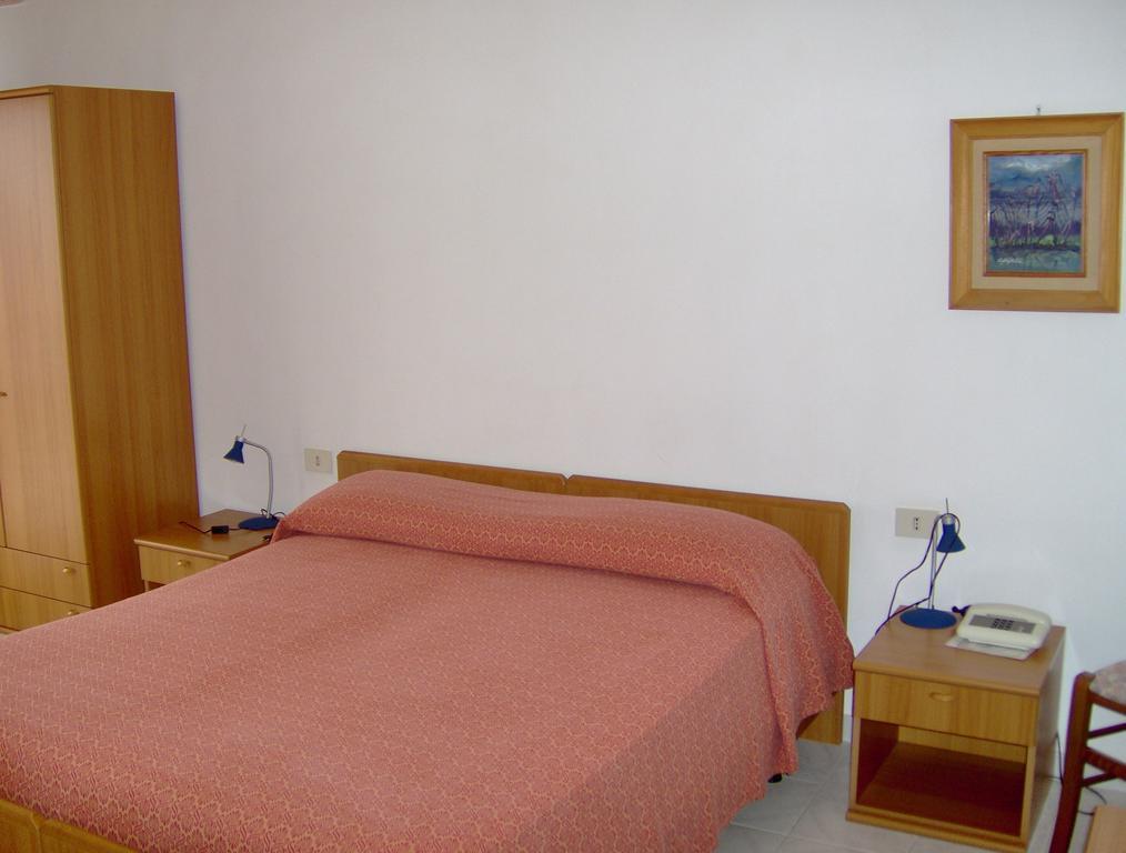 Hotel Svizzero Sangineto Oda fotoğraf